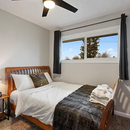 Villa Cozy Retreat, Pet-Friendly Haven